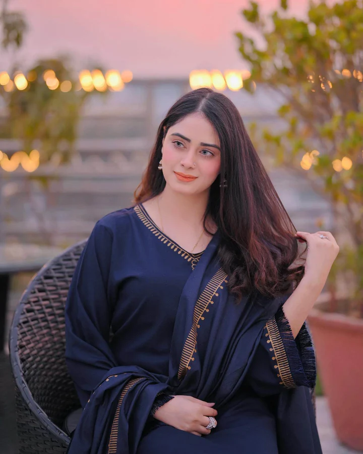 3-piece-embroidered-linen-suit-new-latest-winter-sale-linen-khaddar-silk-velvet-marina-collection-2022-best-linen-dress-branded-linen-sale-pakistani-wedding-dresses-online-naqoosh-sal_720x-1.webp
