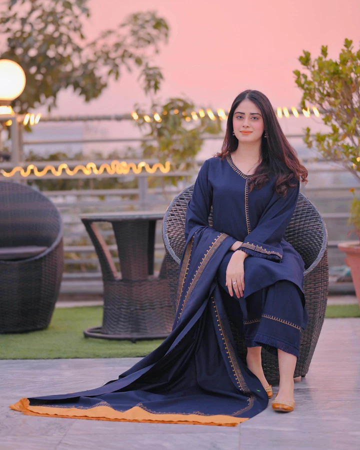 3-piece-embroidered-linen-suit-new-latest-winter-sale-linen-khaddar-silk-velvet-marina-collection-2022-best-linen-dress-branded-linen-sale-pakistani-wedding-dresses-online-naqoosh-sal_720x.webp