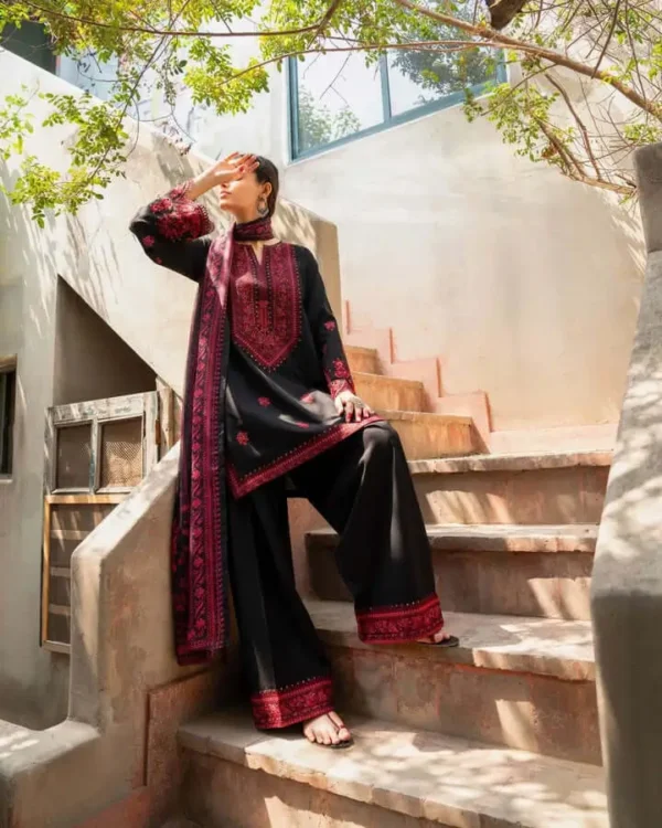 turbolight-winter-dress-designs-2025-new-arrivals-dhanak-collection-khaddar-velvet-online-end-year-sale-dhanak-dress-design_f3f16c8c4766b3abbf54bc60f4ca3d6e-600×750